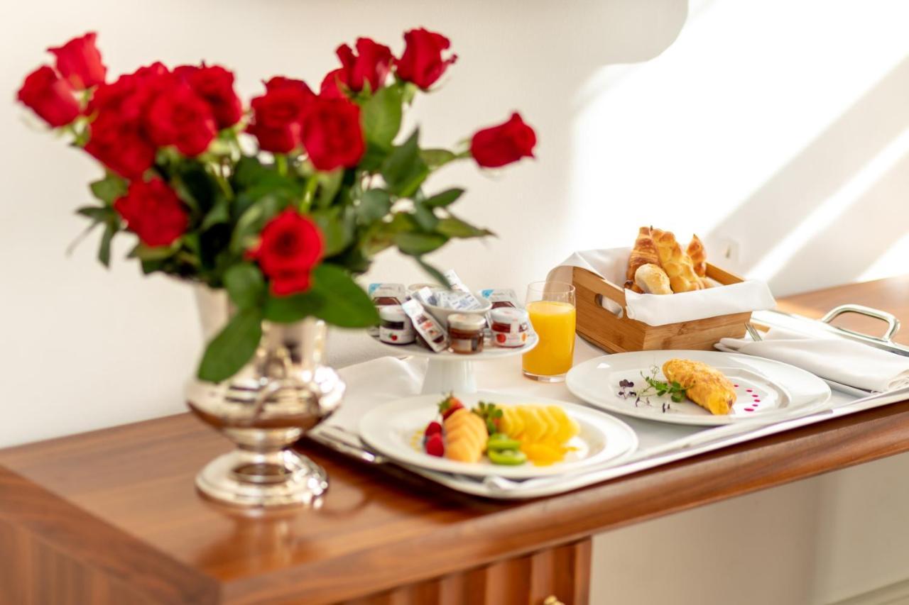Hotel Le Premier Zagreb Luaran gambar Room service